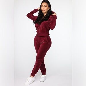 Burgundy Velour Sweatsuit with hood Size S
Drawstring Pants
